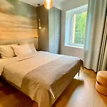 Premium Seaside Escape With Forest View And Free Parking Lejlighed