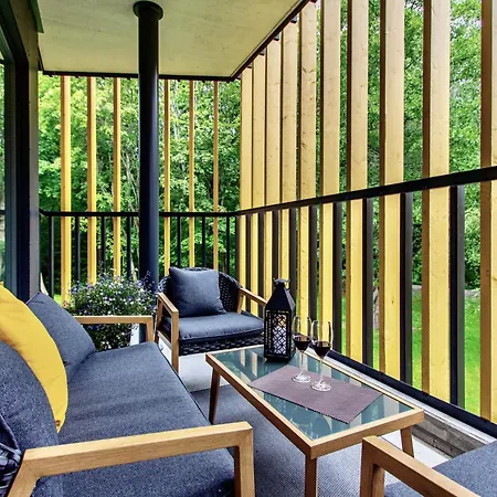 Premium Seaside Escape With Forest View And Free Parking