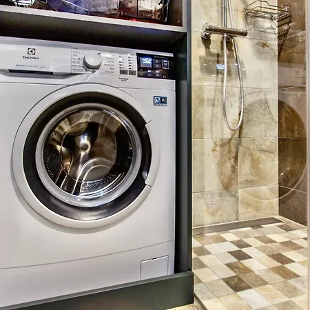 Premium Seaside Escape With Forest View And Free Parking Apartament