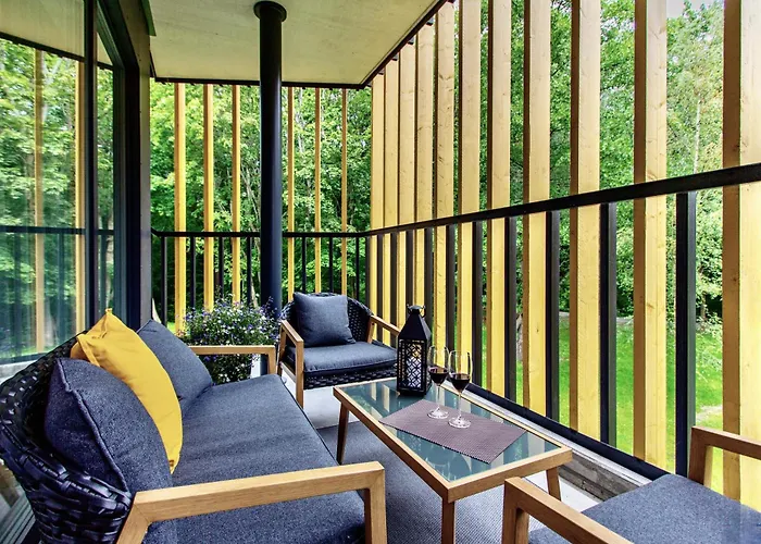 Premium Seaside Escape With Forest View And Free Parking