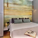 Premium Seaside Escape With Forest View And Free Parking *