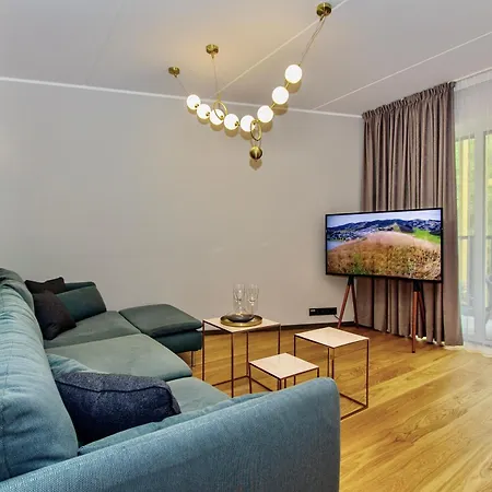 Premium Seaside Escape With Forest View And Free Parking *