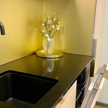 Premium Seaside Escape With Forest View And Free Parking *