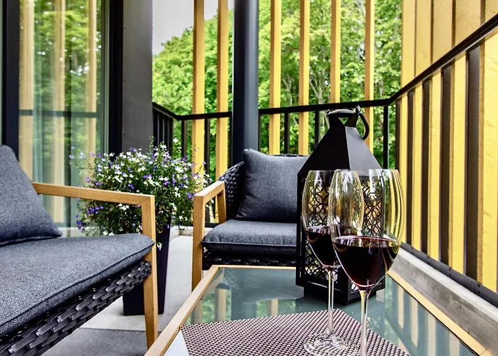 Premium Seaside Escape With Forest View And Free Parking